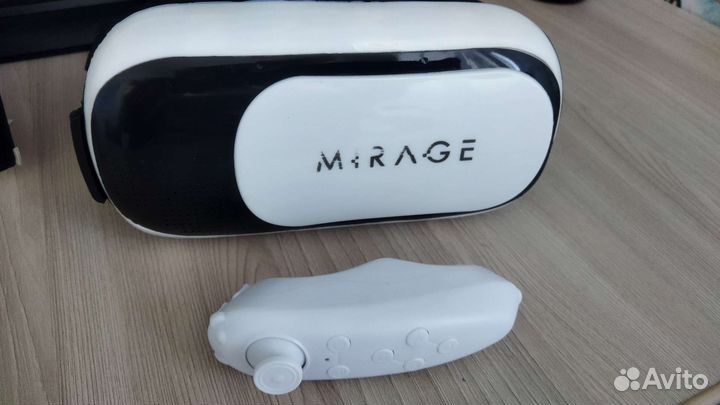 Очки виртуальной реальности с пультом