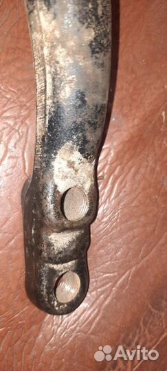 Продам передний левый рычаг на тойота альтеза