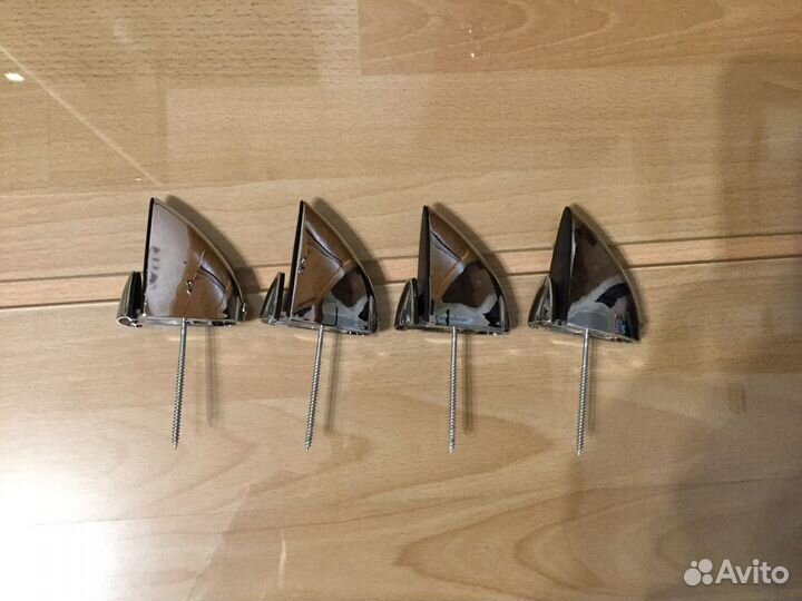 Полки стеклянные с держателями пеликан