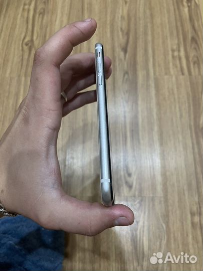 Телефон iPhone se 2020