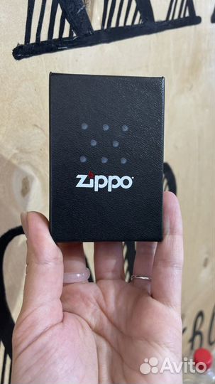 Оригинальная зажигалка zippo flat sand logo