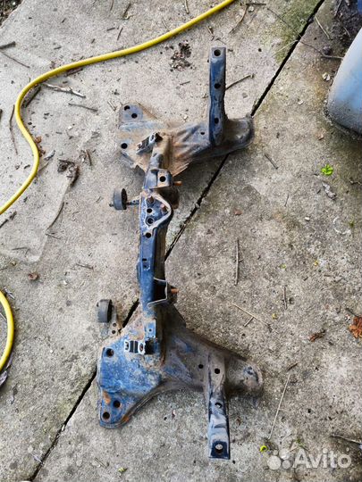 Балка подмоторная mazda 626 (GE)