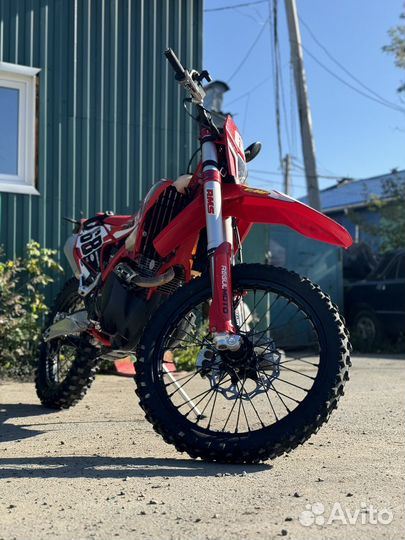 Regulmoto Holeshot Red Edition