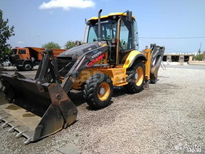 Экскаватор-погрузчик