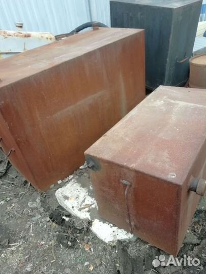 Бак для воды и баки из под гсм
