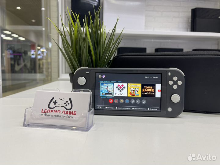Nintendo Switch Lite + много игр чип