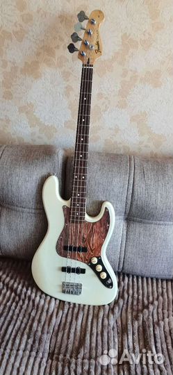 Бас-гитара безладовая Fender Jazz Bass Китай