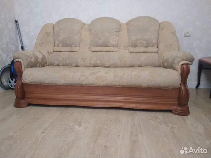 Диван и два кресла б/у