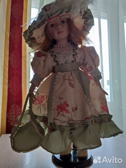Кукла фарфоровая коллекционная