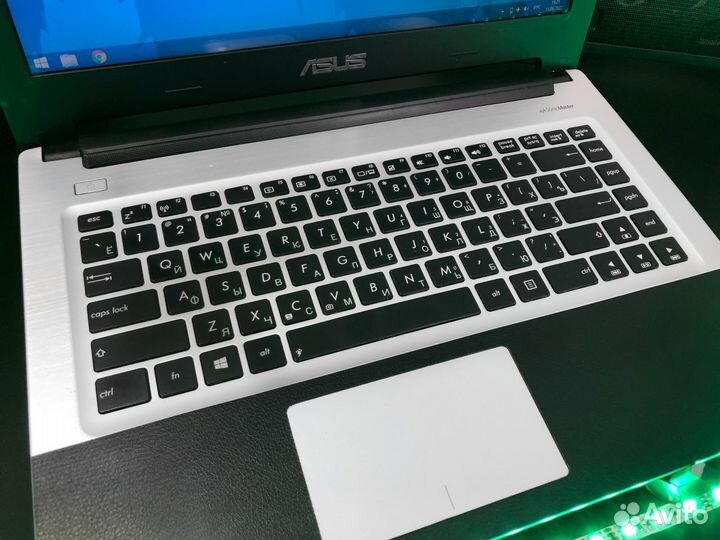 Компактный ноутбук asus в металле