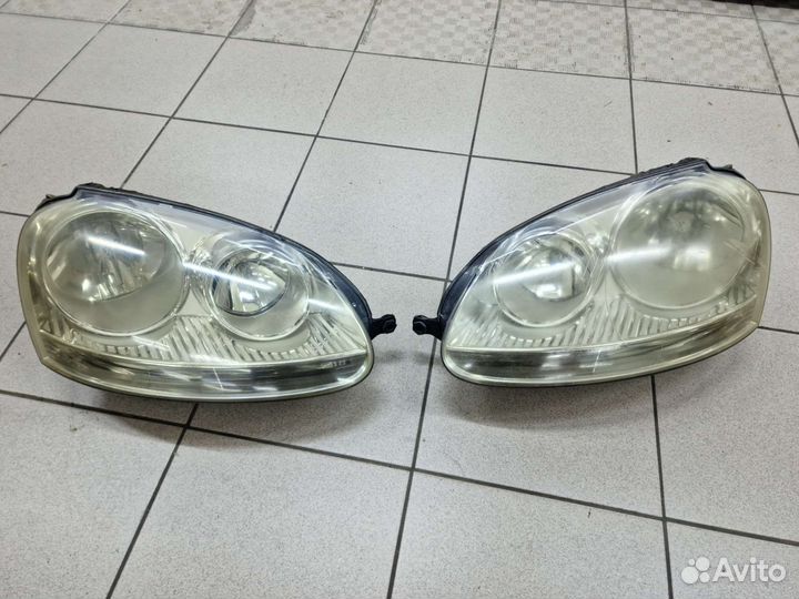 Комплект передних Hella фар VW Golf 5, VW Jetta 5