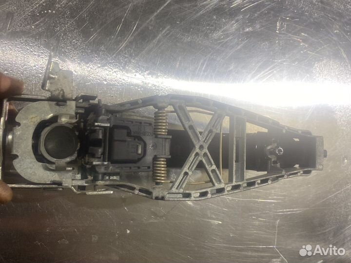 Ручка двери передняя левая T5 7H0.837.886C