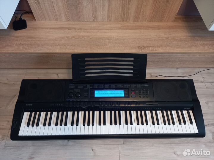 Продам синтезатор Casio серии WK-500