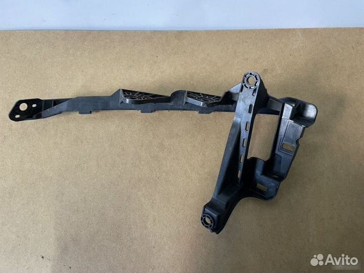 Кронштейн фары правый Honda Stepwgn RK1 RK5 RK2