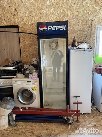 Зонт уличный и холодильник витрина pepsi