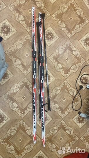 Продам лыжи и лыжные ботинки