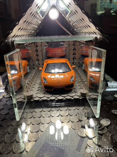 Домик для lamborgini из монет