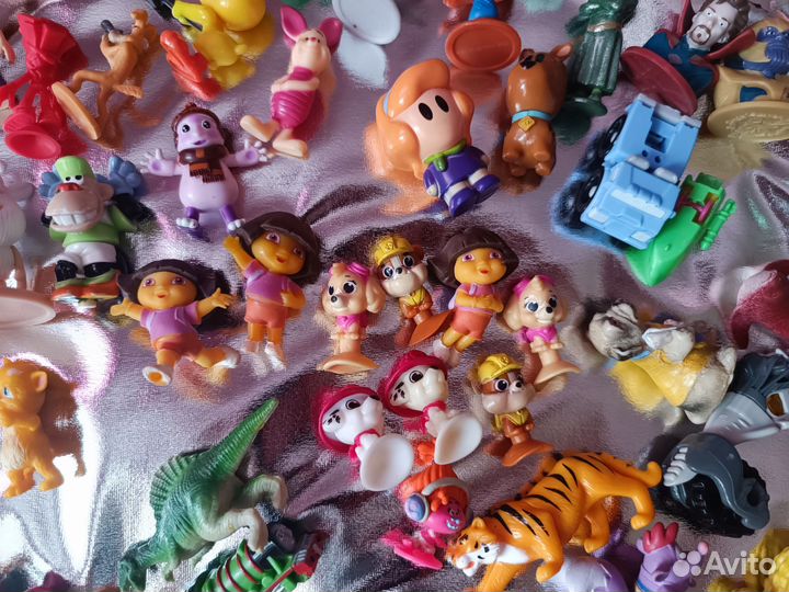 Очень много Киндер игрушек