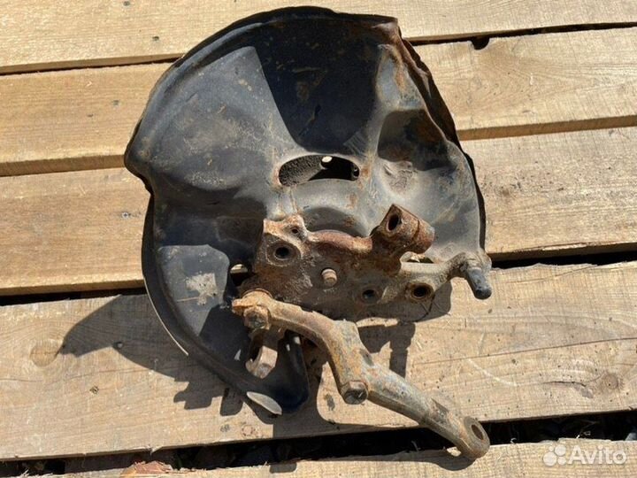 Кулак поворотный передний левый Mercedes-Benz