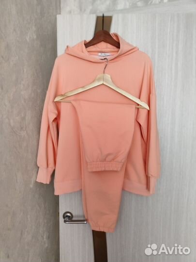 Спортивный костюм женский