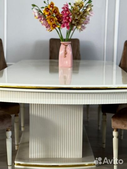 Стол и стулья