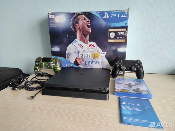 Sony PS4 Slim 1tb 2108B / 2 геймпада и игры