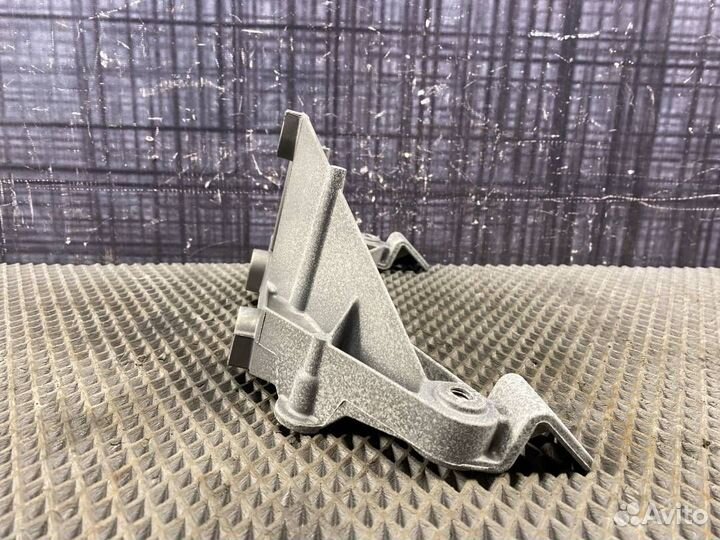 Кронштейн Bmw X5 E70 N62 2007