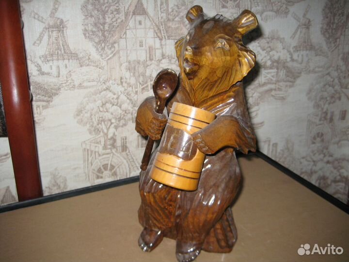 Деревянная фигура мишки с бочёнком