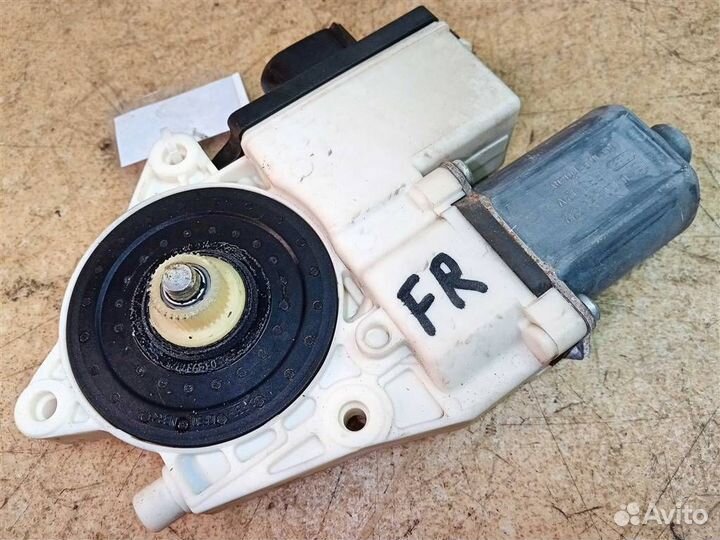 Моторчик стеклоподъемника двери передней правой B