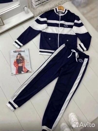 Спортивный костюм женский