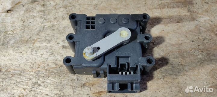 Сервопривод заслонки отопителя Mazda 6 gg