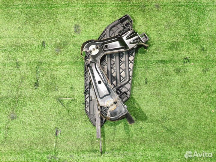 Левое Крепление фары Skoda Octavia A5 рестайл