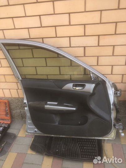 Subaru impreza дверь