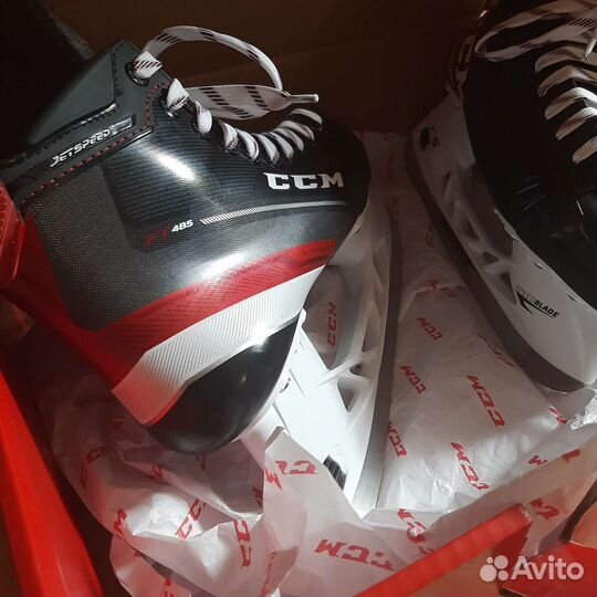 Коньки хоккейные