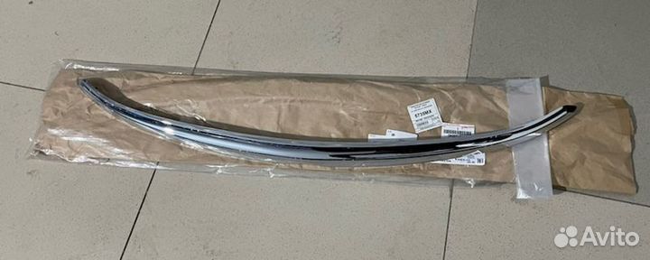 Молдинг капота передний Toyota Camry V55 2014-2018