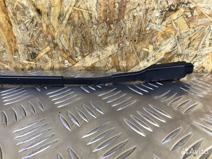 Поводок стеклоочистителя передний левый Renault