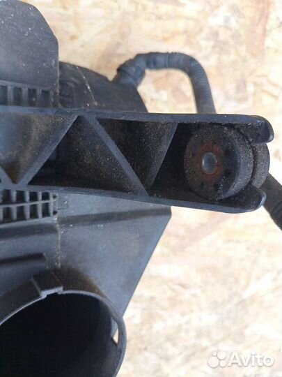 Корпус воздушного фильтра VW transporter T5