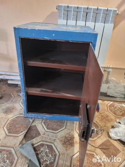 Сейф металлический