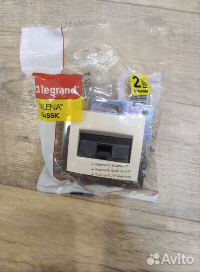 Розетка компьютерная Legrand Valena RJ45