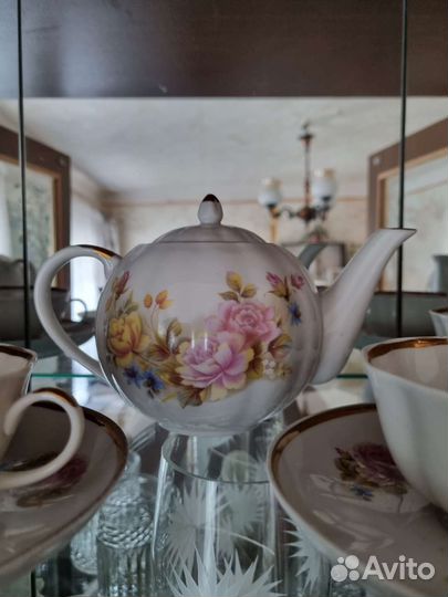 Фарфоровый чайный сервиз