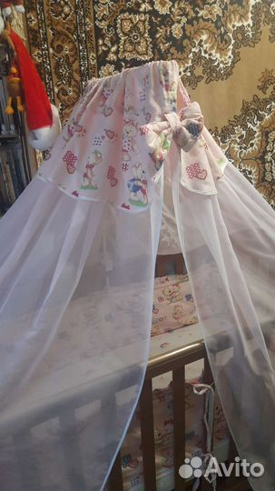 Кровать с балдахином бортиком