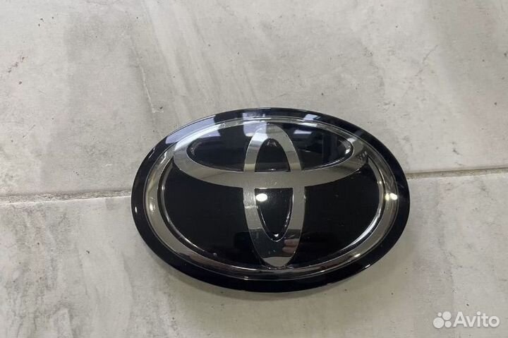 Эмблема toyota camry 70 75