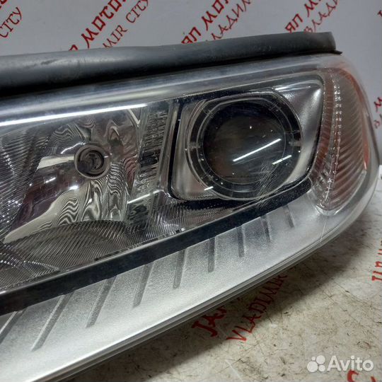 Фара ксеноновая левая Volvo V70 B4164T 2010