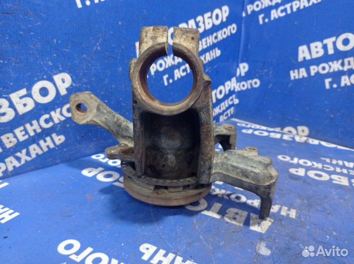 Передний правый поворотный кулак Skoda Octavia A4