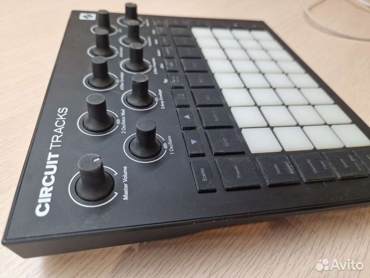 Грувбокс Novation Circuit Tracks