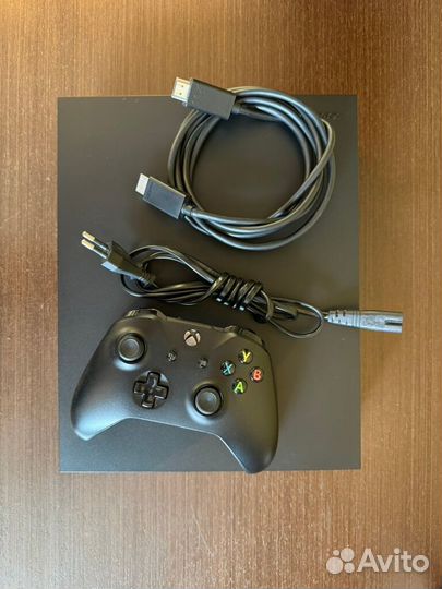 Игровая консоль Xbox One X 1TB