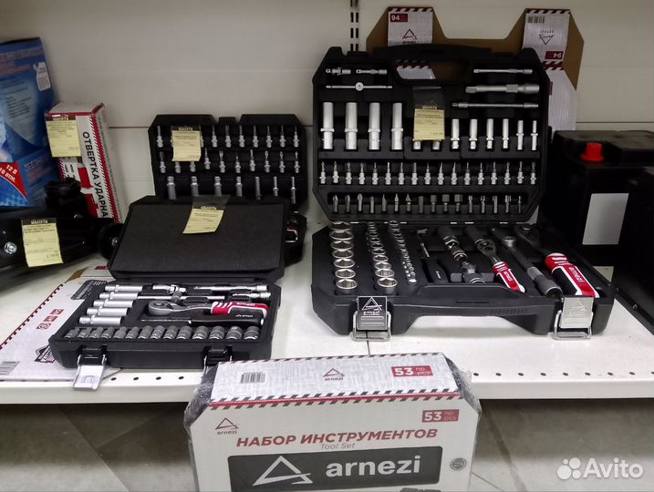 Набор инструментов для авто и не только в чемодане