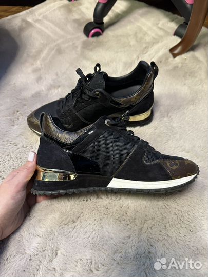 Кроссовки женские