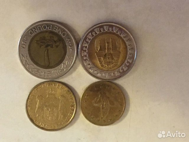 Монеты фунт, динары, жетон казино