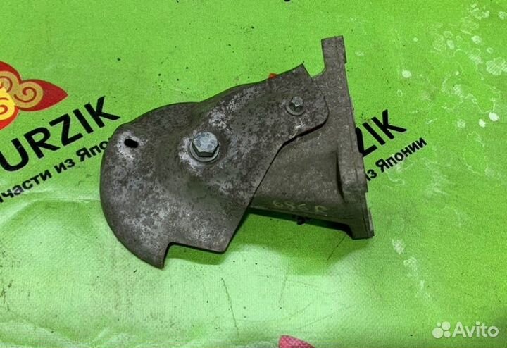 Кронштейн Mercedes E W210 111.957 2.0L 2000